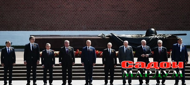 Президент РФ В. Путин на церемонии возложения цветов к Могиле Неизвестного солдата