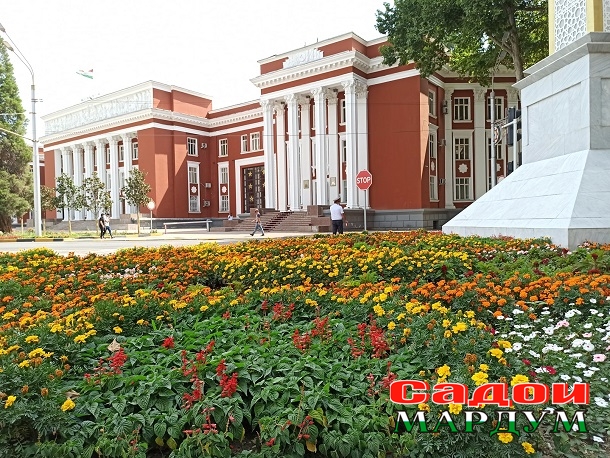 Бинои Парламент