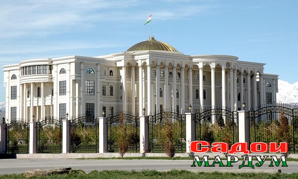 1024px-Dushanbe_Presidential_Palace_01-1000x600