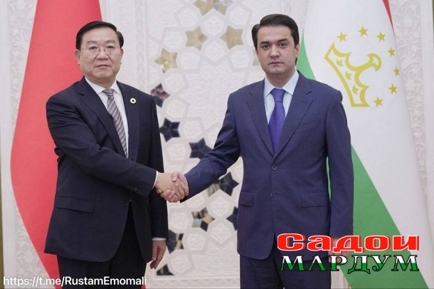 Raisi-Ma-lisi-millii-Ma-lisi-Olii-um-urii-To-ikiston-mu-taram-Rustami-Emomal-bo-Raisi-ukumati-mardumii-sha-ri-CHendui-um-urii-Mardumii-CHin-Van-Fenchao-mulo-ot-namudand-1