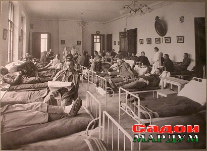 1200px-1914._28._Раненые_в_палате_лазарета_при_Сиротском_приюте_имени_Бахрушиных — копия