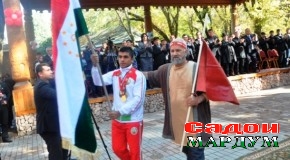 Ҷавонон парчамбардорони миллатанд