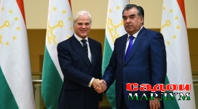 Мулоқоти Эмомалӣ Раҳмон бо Десмонд Свейн