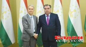 Суҳбати Эмомалӣ Раҳмон бо Филипп Де Леон