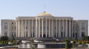 Фармоиши Пешвои миллат дар бораи таъсиси комиссия оид ба интихоби беҳтарин лоиҳаи ангоравии боғи «Истиқлолият» бо маҷмааи меъмории рамзи «Истиқлолият ва Озодӣ»