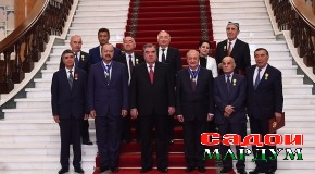 Қадрдонии намояндагони Ӯзбекистон бо мукофотҳои давлатии Тоҷикистон