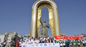 Меҳр дар чашм аст