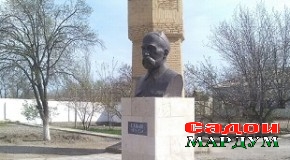 Бухоро. Боми осорхонаи Садриддин Айнӣ мечакад