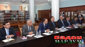 Мулоқоти вакилони Маҷлиси намояндагон бо роҳбари Комиссияи байналмилалии ҳуқуқшиносон