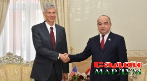 Мулоқоти Шукурҷон Зуҳуров бо сафири Амрико Ҷон Марк Поммершайм