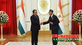 Пешвои миллат ба 42 мутахассиси НБО «Роғун» мукофоти давлатӣ супорид