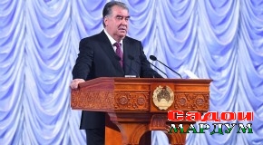 Суханронии Асосгузори сулҳу ваҳдати миллӣ — Пешвои миллат, Президенти Ҷумҳурии Тоҷикистон муҳтарам Эмомалӣ Раҳмон дар маҷлиси тантанавӣ ба ифтихори 25-умин солгарди қабули Конститутсияи Ҷумҳурии Тоҷикистон