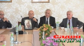 Умре дар хизмати адабиёту матбуот