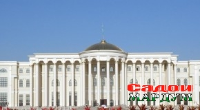 Суҳбати телефонии Президенти мамлакат бо раисони як қатор шаҳру ноҳияҳо