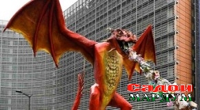 Парлумони Қирғизистон бо халтаҳои селофанӣ «ҷанг» эълон намуд