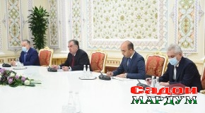 Эмомалӣ Раҳмон бо Махдум Шоҳ  Маҳмуд Қурайшӣ вохӯрӣ карданд
