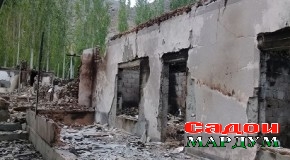 Ҳар киро додам зи  иззат ҷой дар болои чашм…