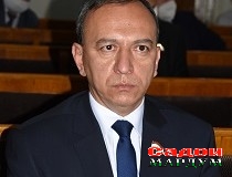 Аз дарахти маърифат неъмат бояд чинд