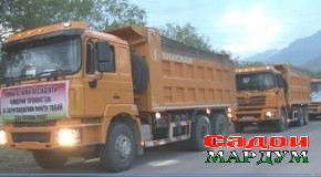 Кумаки Пешвои миллат ба зарардидагони зилзила