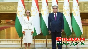 Суҳбати Эмомалӣ Раҳмон бо хонум Анна Биерде