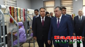 Пешвои миллат коргоҳи қолинбофии КВД “Фулузоти нодири Тоҷикистон” дар шаҳри Бӯстонро мавриди баҳрабардорӣ қарор доданд