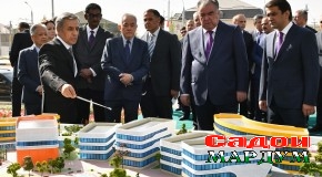 Пешвои миллат муҳтарам Эмомалӣ Раҳмон барои оғози сохтмони бинои филиали Донишкадаи рушди менеҷменти Сингапур дар шаҳри Душанбе санги асос гузоштанд