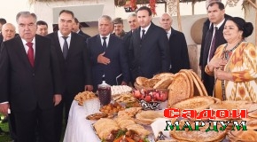 Боздиди Пешвои миллат муҳтарам Эмомалӣ Раҳмон аз намоиши навъҳои картошка ва дигар маҳсулоти кишоварзӣ дар ноҳияи Деваштич