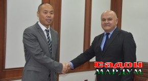 Суҳбати Рустам Латифзода бо Тсзи Шумин