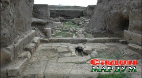 Тахти сангин