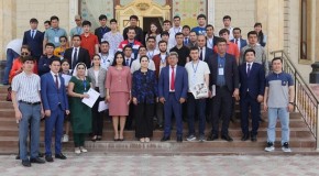 Форуме, ки журналистону блогеронро муттаҳид кард