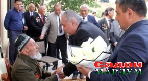 Туҳфаи Пешвои миллат ба иштирокчиёни Ҷанги Бузурги Ватанӣ
