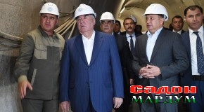 Боздиди Асосгузори сулҳу ваҳдати миллӣ — Пешвои миллат, Президенти Ҷумҳурии Тоҷикистон муҳтарам Эмомалӣ Раҳмон аз ҷараёни корҳо дар нақби сементатсионӣ ва заҳкашӣ дар Неругоҳи барқи обии “Роғун”