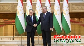 Мулоқоти Эмомалӣ Раҳмон бо Жээнбек Кулубаев