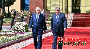 Гусели Президенти Ҷумҳурии Қазоқистон Қосим-Жомарт Токаев дар Фурудгоҳи байналмилалии Душанбе
