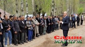 Мулоқоти Файзалӣ Идизода бо зарардидагони заминларза