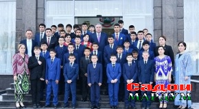 Мулоқот бо 100  ятими кул ва тақдими туҳфаҳо ба онҳо дар шаҳри Хуҷанд