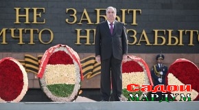 Иштирок дар маросими гулчанбаргузорӣ ва паради ҳарбӣ дар Боғи Ғалабаи шаҳри Душанбе