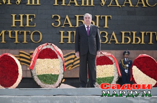 Иштирок дар маросими гулчанбаргузорӣ ва паради ҳарбӣ дар Боғи Ғалабаи шаҳри Душанбе
